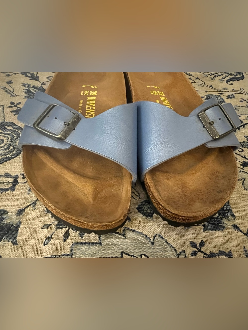 Birkenstock Arizona Single Strap Slide Light Periwinkle Size 39 US Women's 8-8.5 - Picture 2 of 3